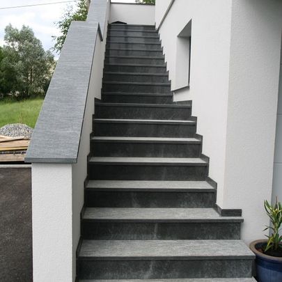 Treppe mit Fliesen