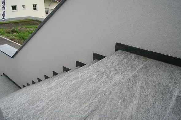 Außentreppe gefliest
